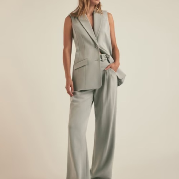 Favorite Daughter The Nadine Sleeveless Blazer - Picture 5 of 11